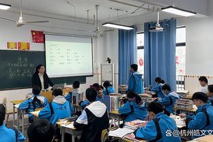 就是在内线打！祖巴茨半场出战15分钟 4投全中拿8分8板&3前场板